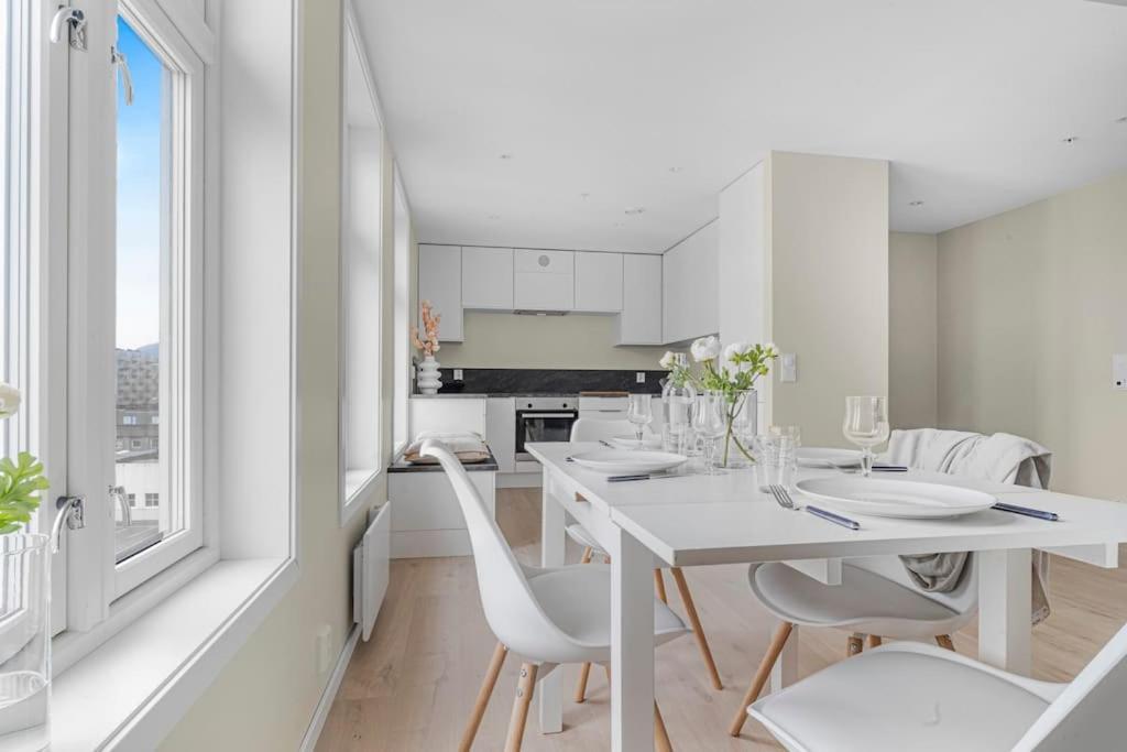 New! Huge Modern Apartment! Fit For Two Families! ベルゲン エクステリア 写真