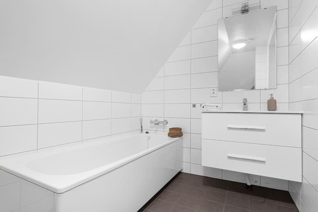 New! Huge Modern Apartment! Fit For Two Families! ベルゲン エクステリア 写真