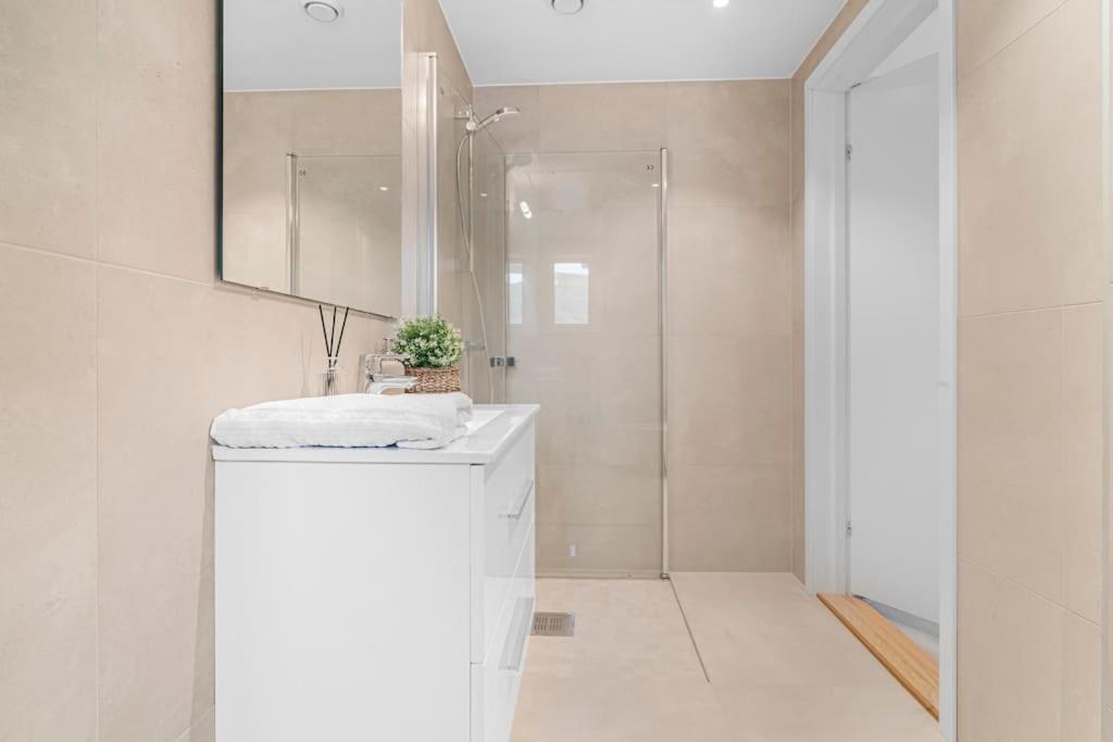 New! Huge Modern Apartment! Fit For Two Families! ベルゲン エクステリア 写真