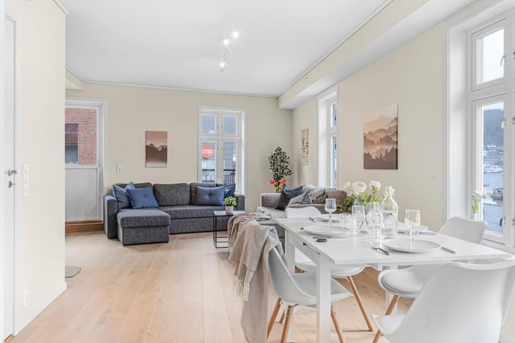 New! Huge Modern Apartment! Fit For Two Families! ベルゲン エクステリア 写真